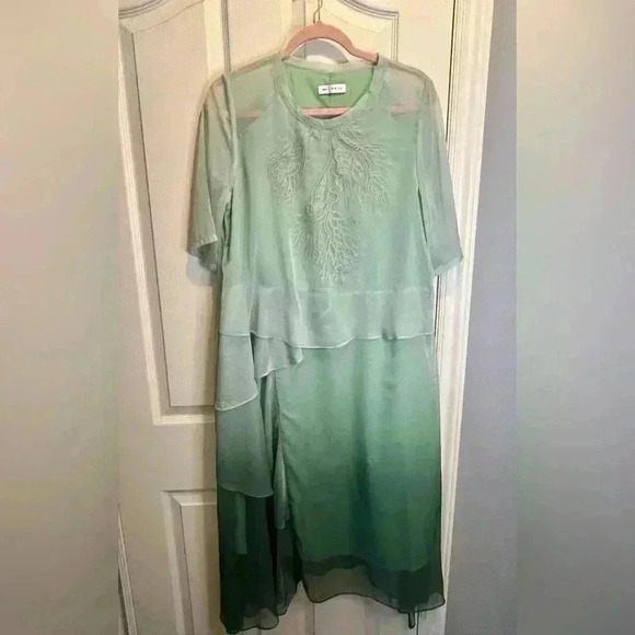 💚Beautiful Sheer Lined Flowy Green Short Sleeve Midi Dress Size Large💚 - Picture 1 of 9